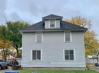 81 N Lynn Ave, Waterford, MI 48328