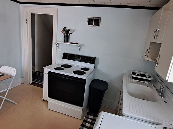 3rd image of 134 E Henrietta St #2
