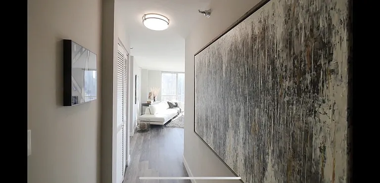 40 E Delaware Pl — Photo 1