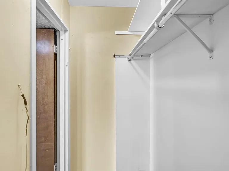 Walk in closet
