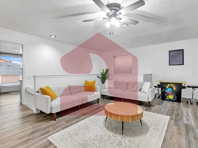 4045 Thunderbird Dr — Photo 10