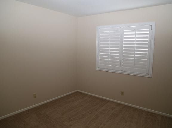 4th image of 555 Gilbert St