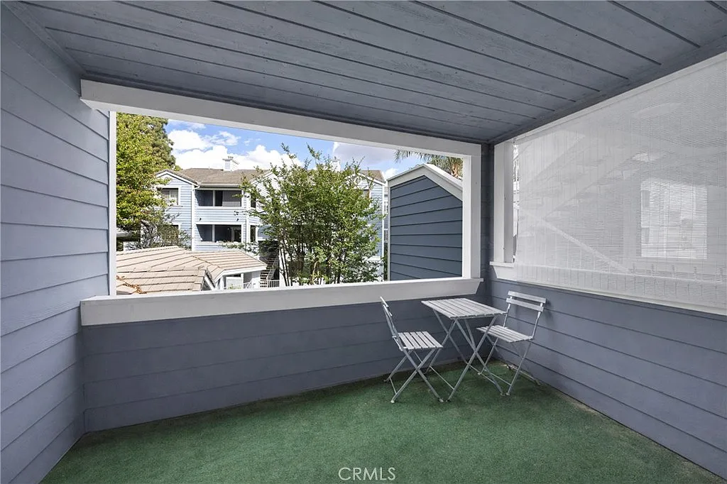 2 bed, 852 sqft, $3,000 — Photo 1