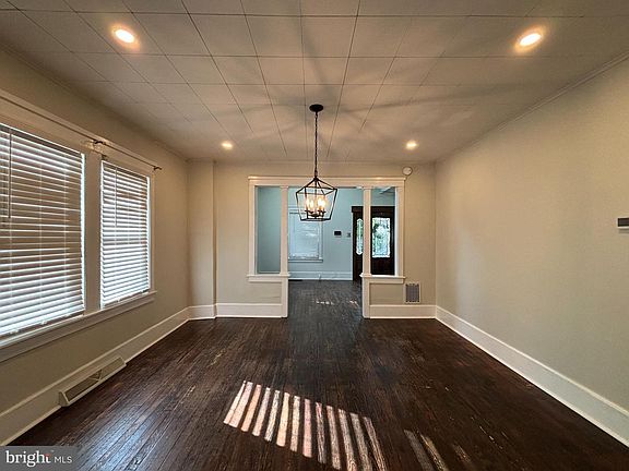 4th image of 32 Pear St
