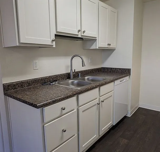 Royal Crest Townhomes — Photo 12