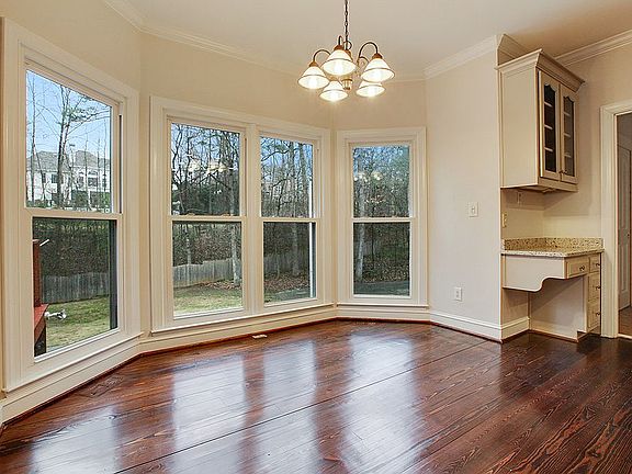 3rd image of 504 Hastings Dr