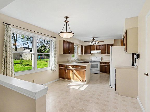 5th image of 9419 Oakview Dr