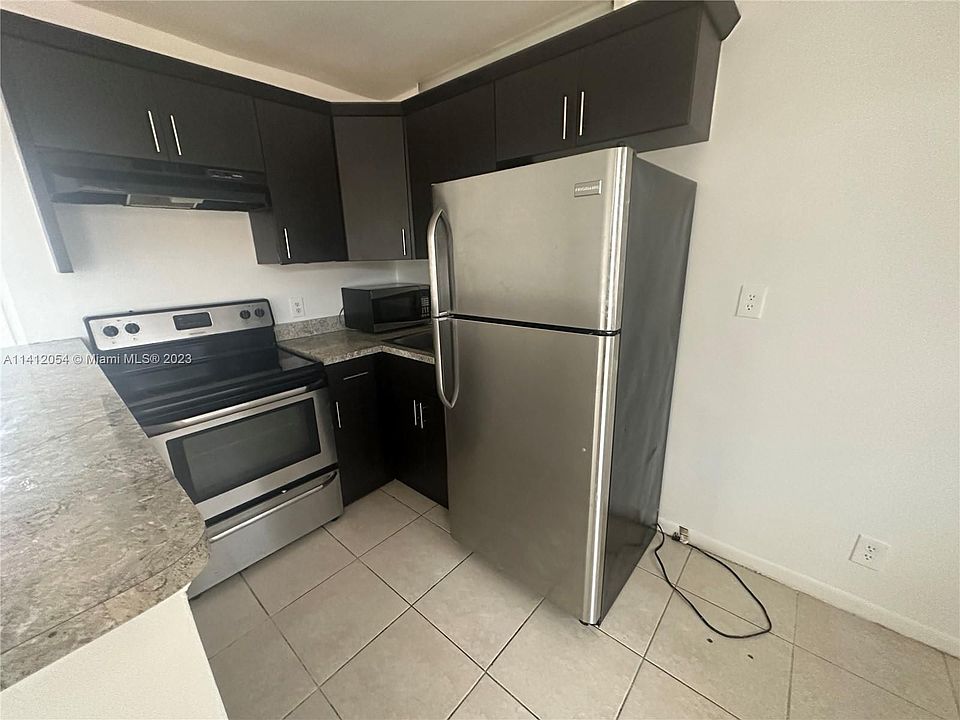 1st image of 101 NE 41st St APT C52