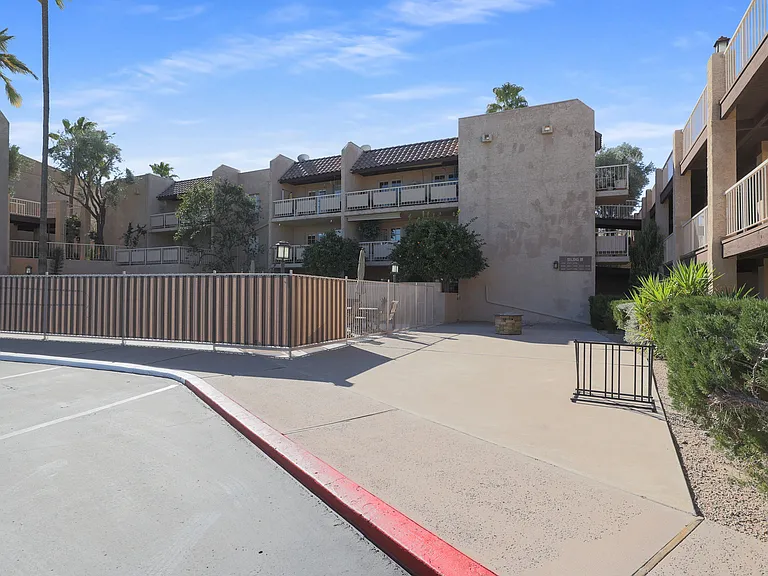 7402 E Carefree Dr #210 — Photo 36