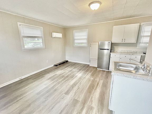 3rd image of 1004 Highland Ave #B