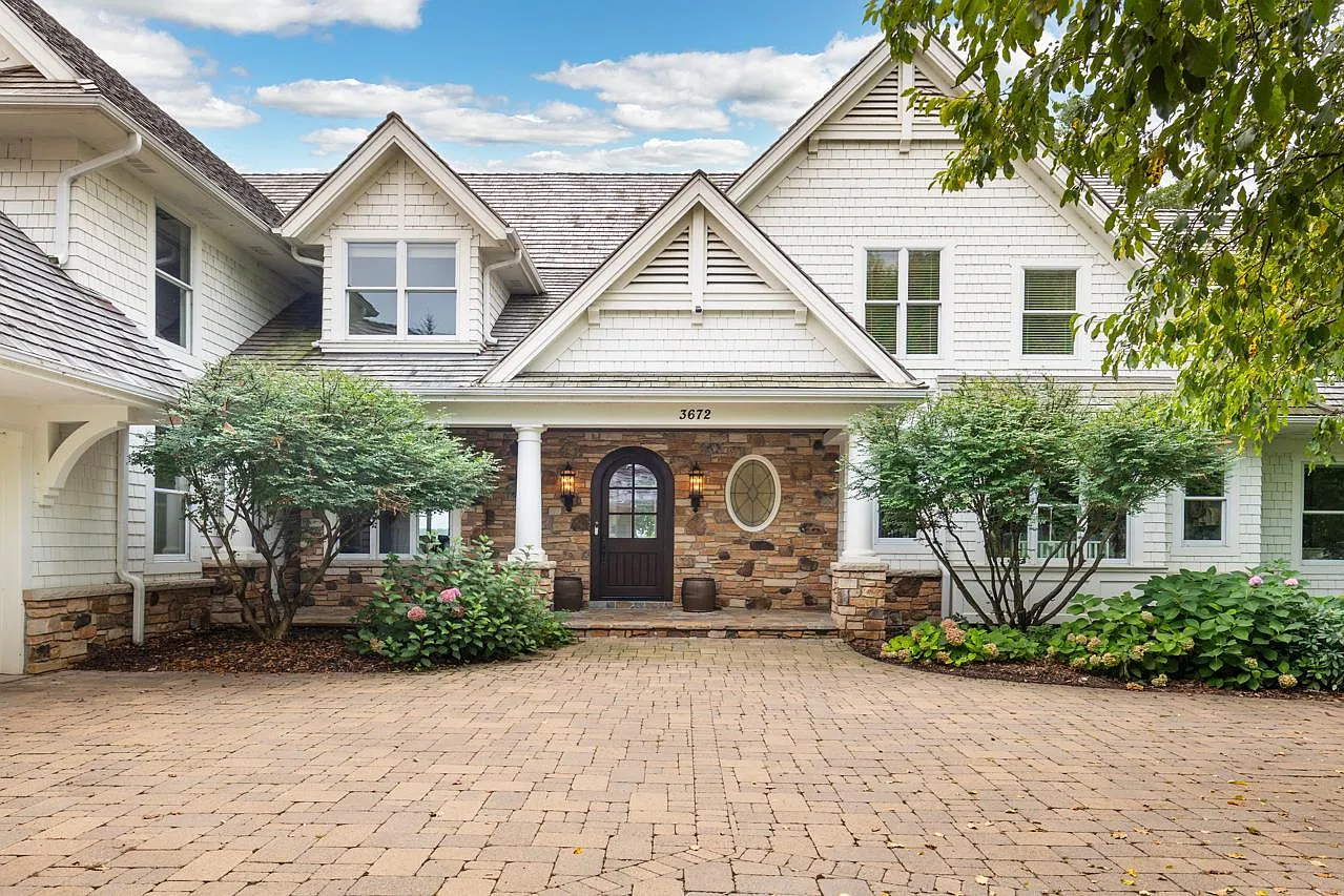 6 bed, 5.5 bath, 11218 sqft, $22,500 — Photo 1