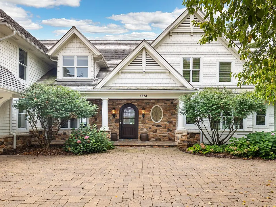 3672 Landings Dr