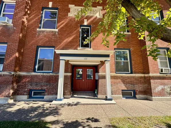 408 13th St APT 1, Moline, IL 61265