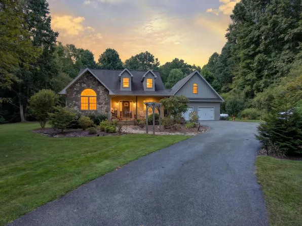 137 Noblet Dr, Hiawassee, GA 30546