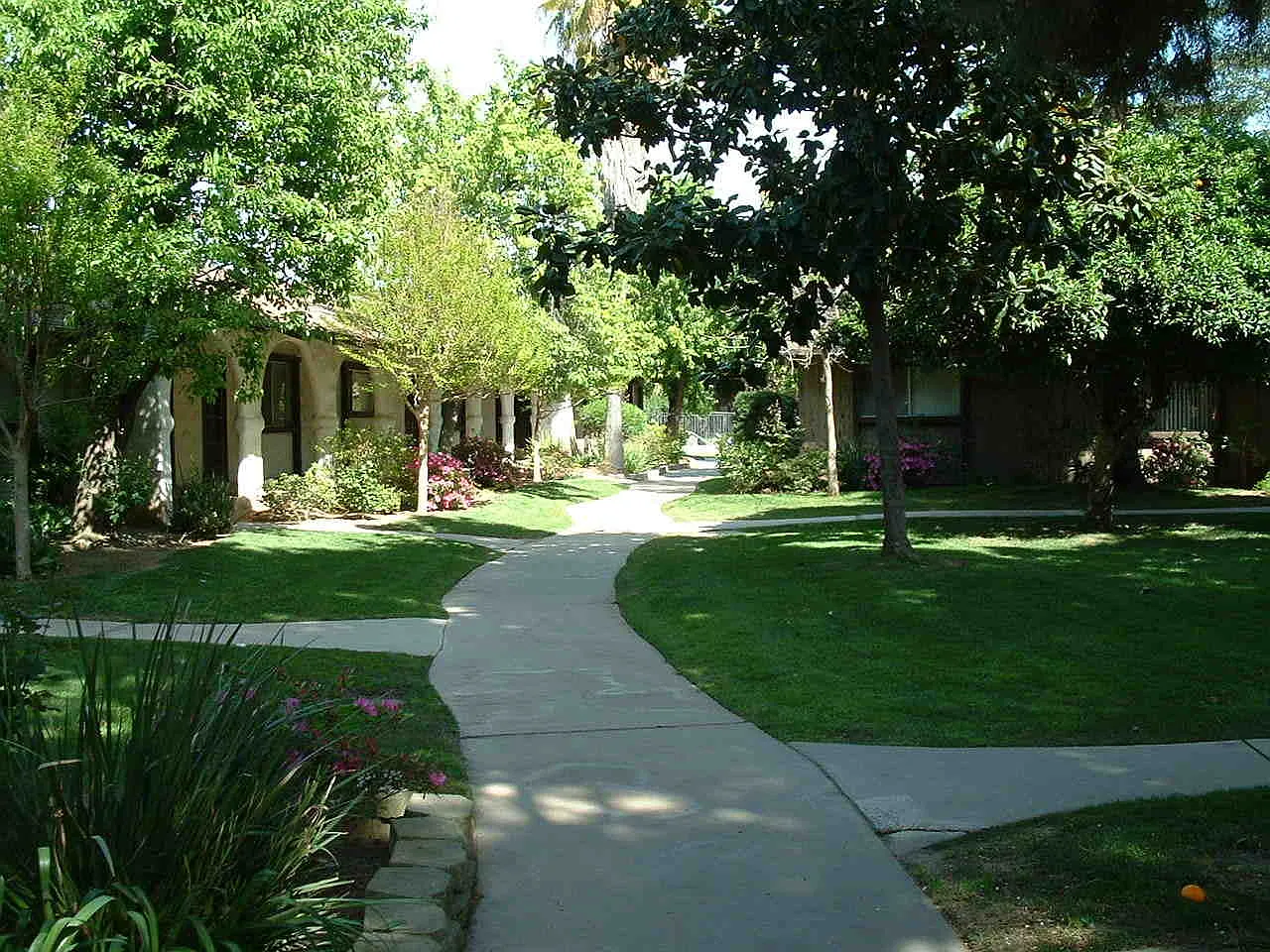 Casa Linda Apartments — Photo 3