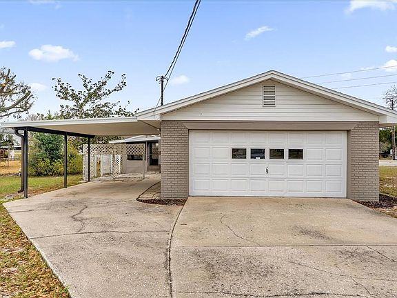 2nd image of 1002 Spirit Lake Rd