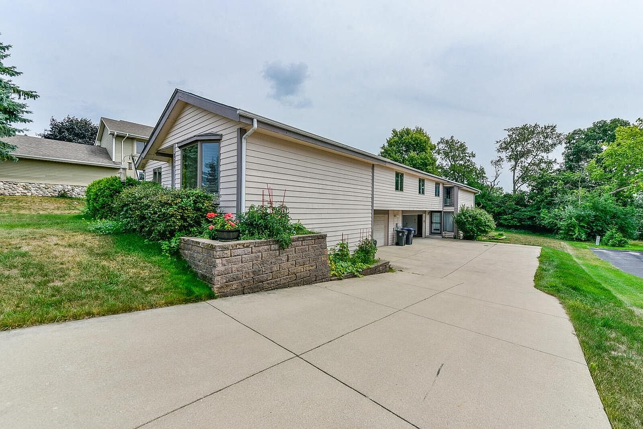 1282 Sunnyridge ROAD, Pewaukee, WI 53072 Zillow