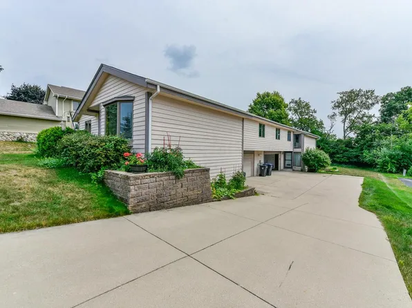 1282 Sunnyridge ROAD, Pewaukee, WI 53072