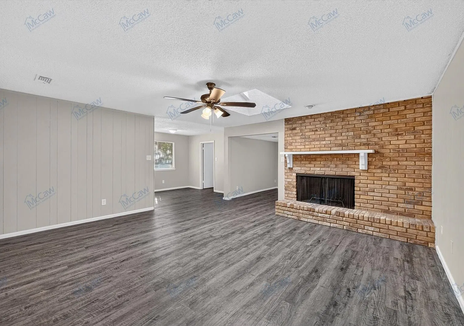 Vacant - Super Clean - Ready For Move In - Limited Time Offer! — Photo 4