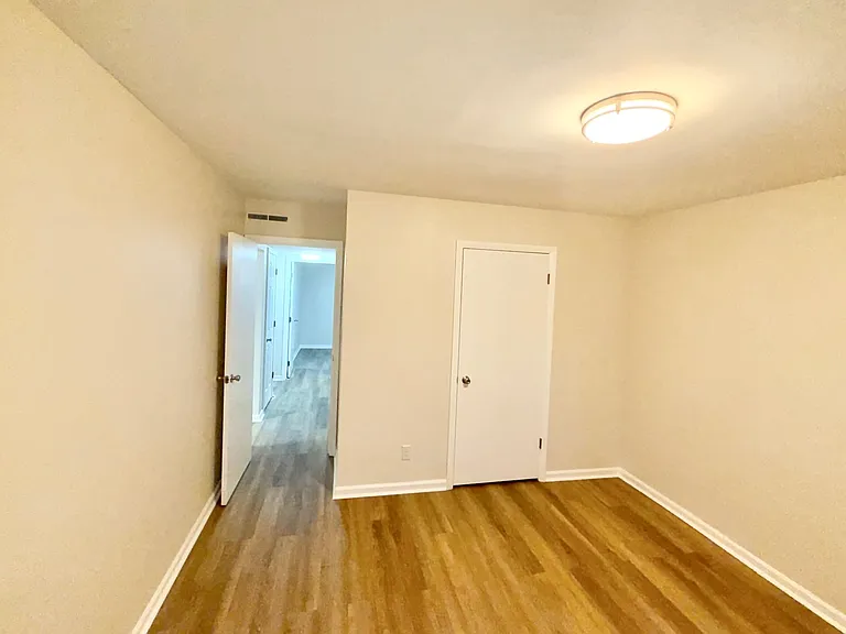 Sherwood Forest Apartments — Photo 14