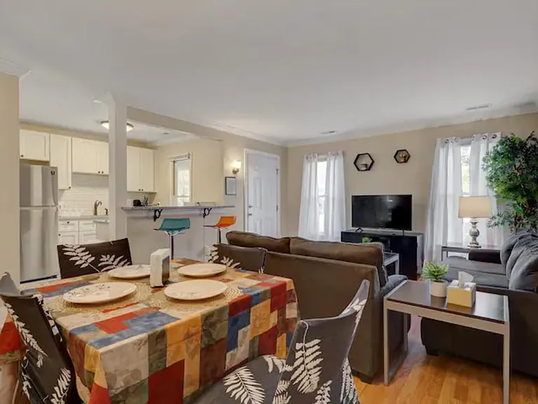 2225 Summit St #1 — Photo 3