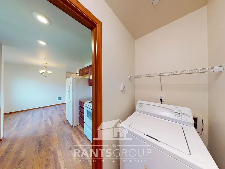 Crystal Springs Apartments — Photo 10