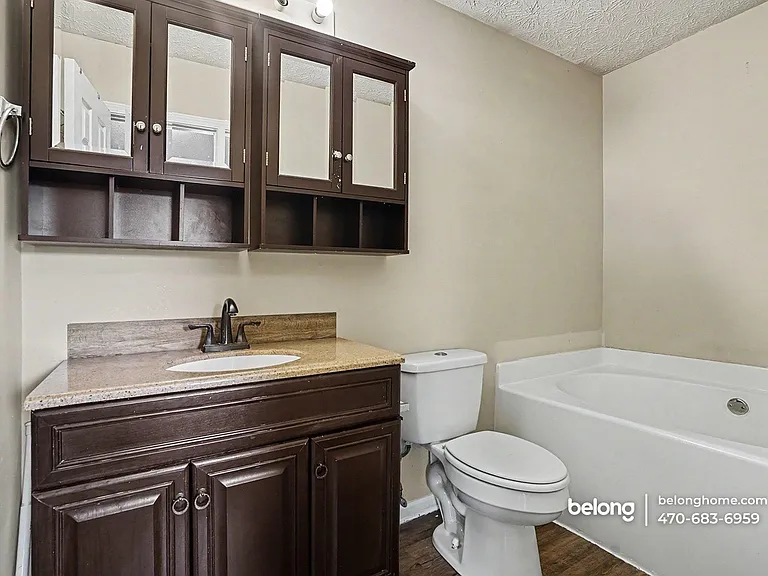 5599 Windfall Ln — Photo 2