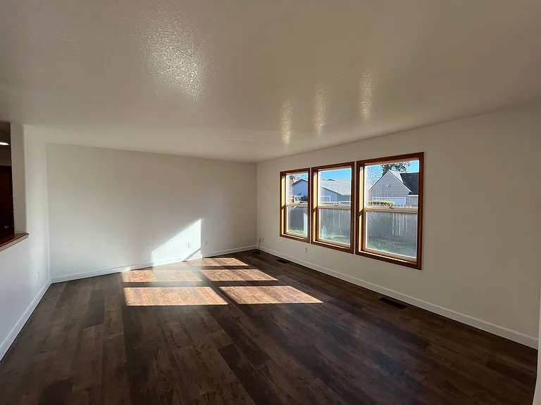 225 W Dartmouth St — Photo 8