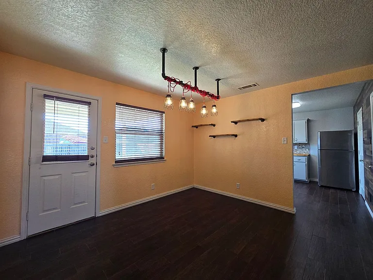 3802 Captain Dr — Photo 7