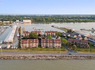 503 W Lakeshore Dr APT B2, Port Clinton, OH 43452