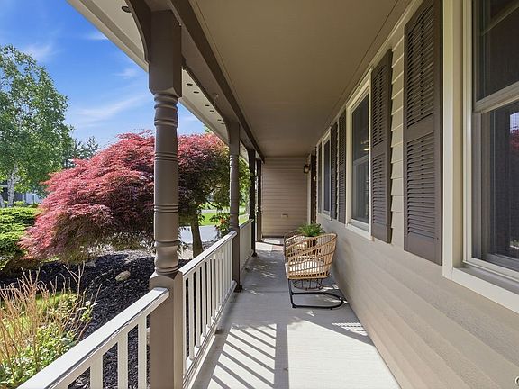 3rd image of 4238 Mayfair Cir
