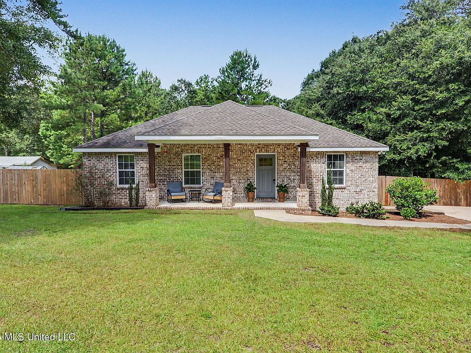 1st image of 131 Southern Oaks