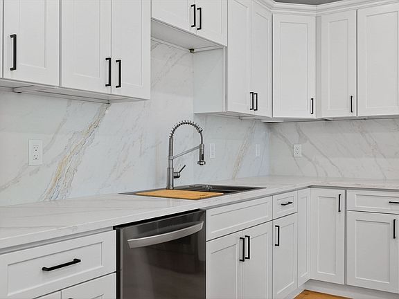 4th image of 60 Stanley St #201