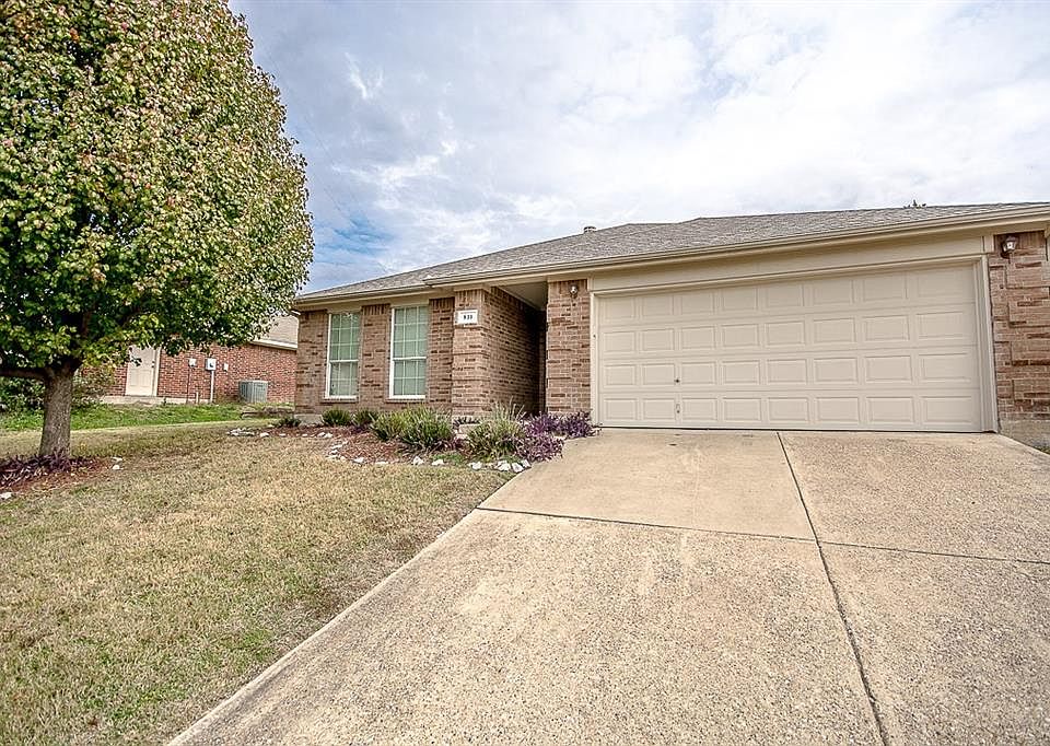 1st image of 810 Ash Ln