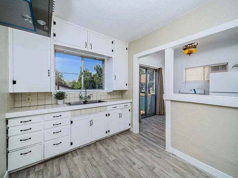2576 Violet St — Photo 4
