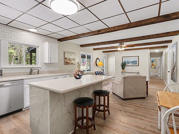 3rd image of 848 E Wheeler Rd