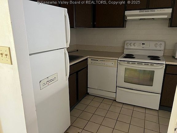 4th image of 2106 Kanawha Blvd E APT 626