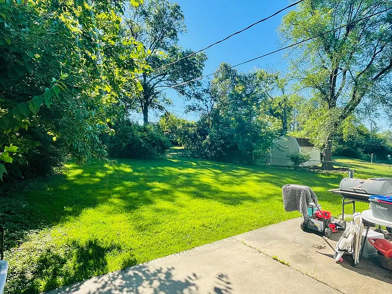 4 Elmwood Dr — Photo 6