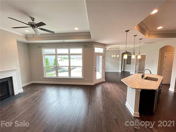 4th image of 124 Wellspring Way N