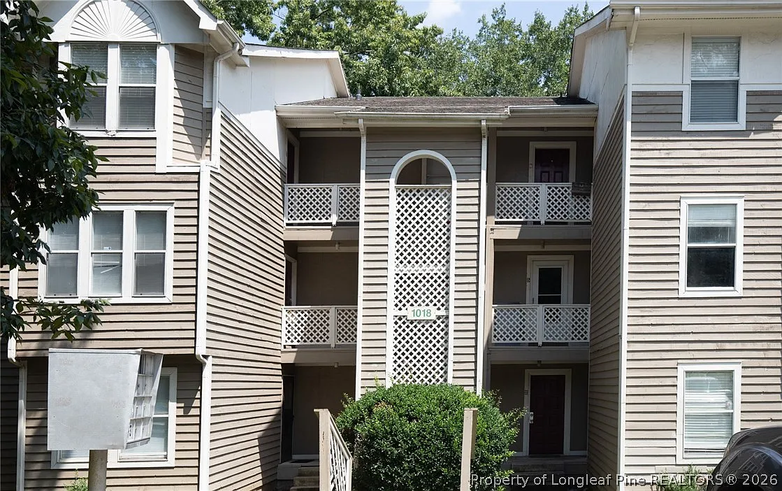 3 bed, 2.0 bath, 1208 sqft, $1,300 — Photo 1