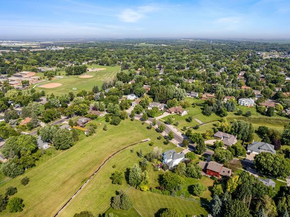 2878 Lilac Ln N, Fargo, ND 58102
