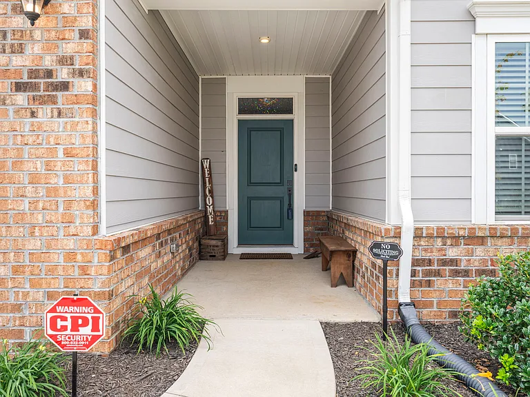 5095 Ives Ave — Photo 4