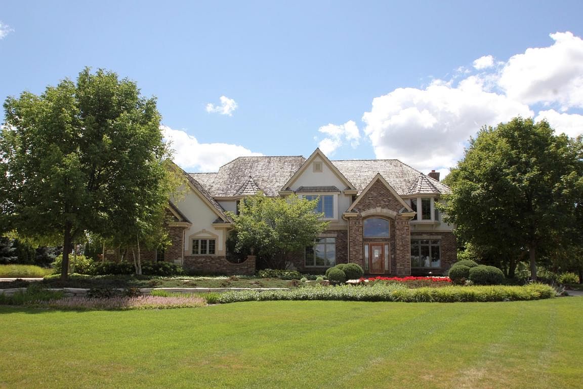 19515 Summerhill Ct, Brookfield, WI 53045 | Zillow