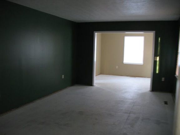 5th image of 3126 Hemlock St
