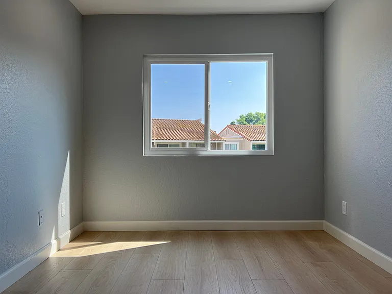 2020 Indiana St — Photo 15