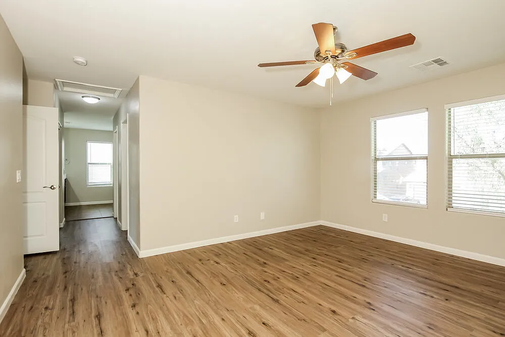 4 bed, 2.5 bath, 2328 sqft, $2,540 — Photo 4