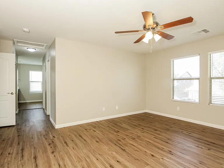 12121 W Avenida Del Rey — Photo 4