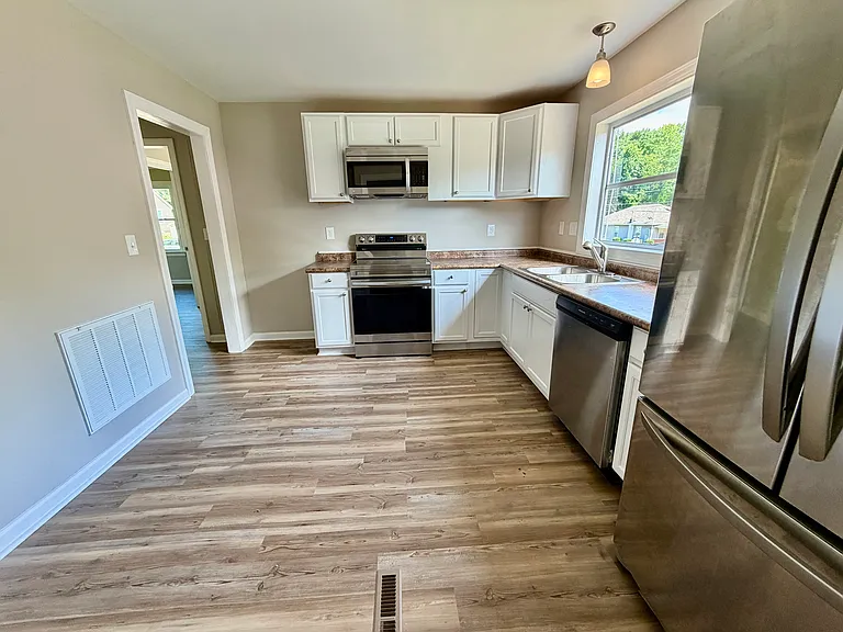 203 Sunshine Ave — Photo 6