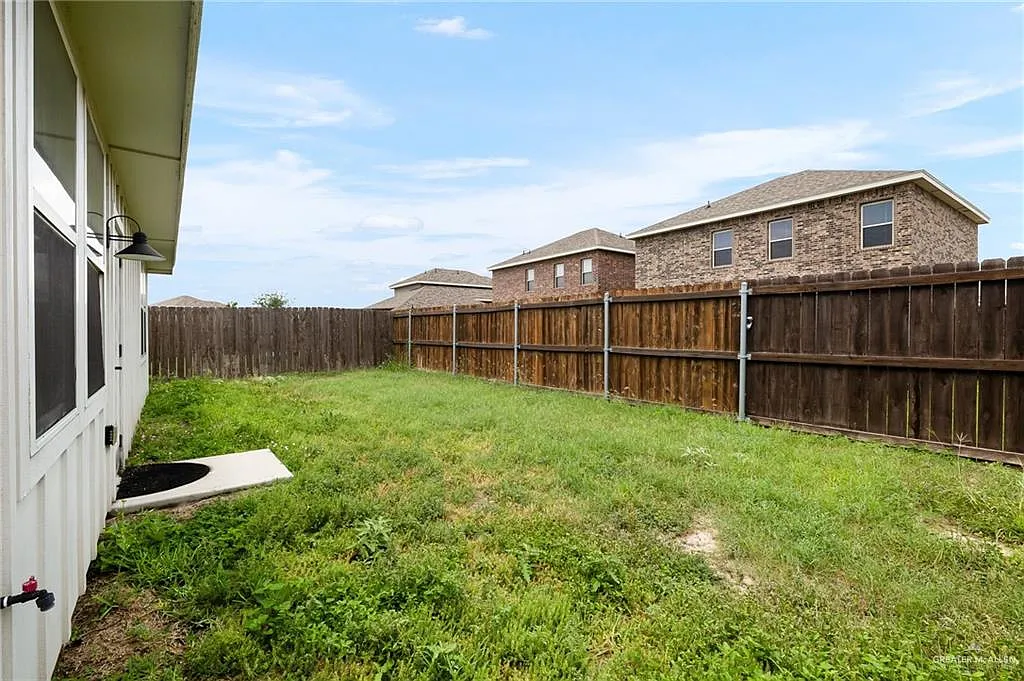 4 bed, 3.0 bath, 1678 sqft, $2,200 — Photo 2