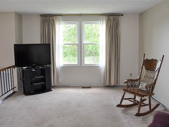 3rd image of 120 Mohican Dr